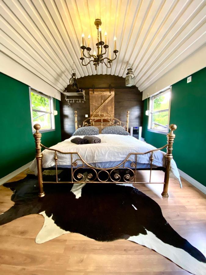 Gleis 1, Eisenbahn Waggon Mit Whirlpool Und Ofen Villa Dahlem  Luaran gambar