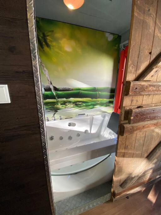 Gleis 1, Eisenbahn Waggon Mit Whirlpool Und Ofen Villa Dahlem  Luaran gambar