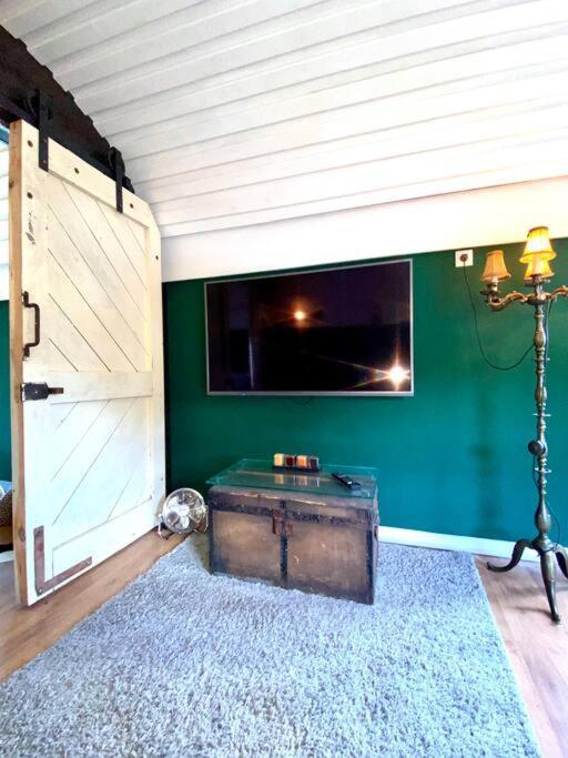 Gleis 1, Eisenbahn Waggon Mit Whirlpool Und Ofen Villa Dahlem  Luaran gambar